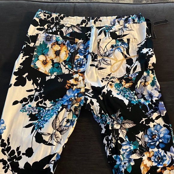 Jaanuu floral scrub pants medium - Picture 3 of 3